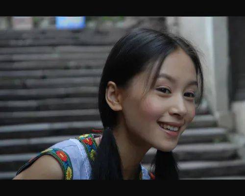 王子文古装造型揭秘，小巷深处的神秘魅力