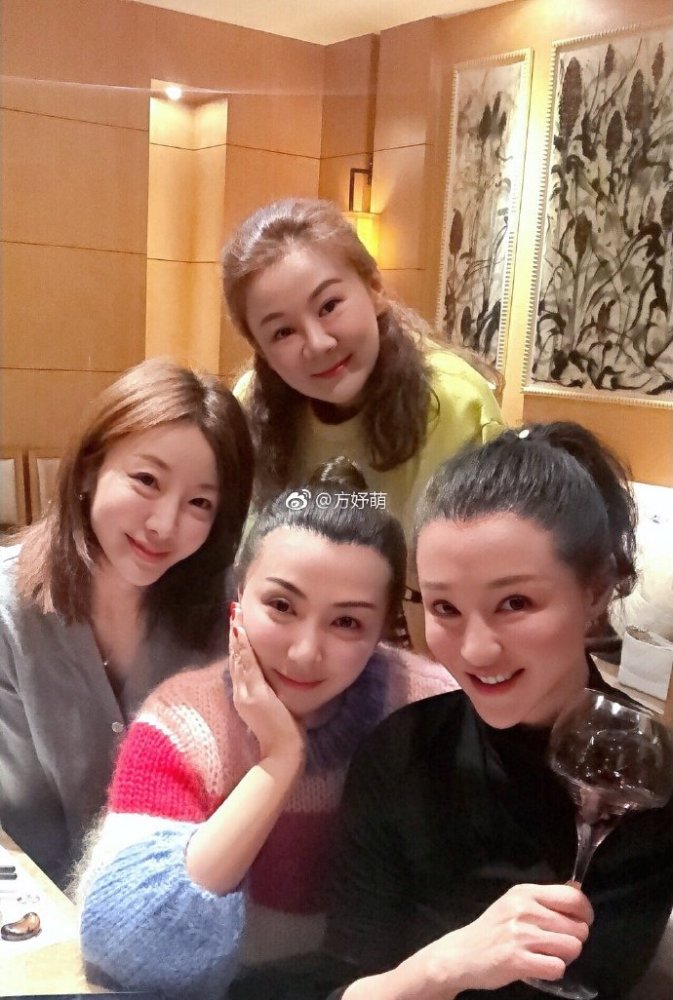 女演员被扛背后的辛酸与故事揭秘