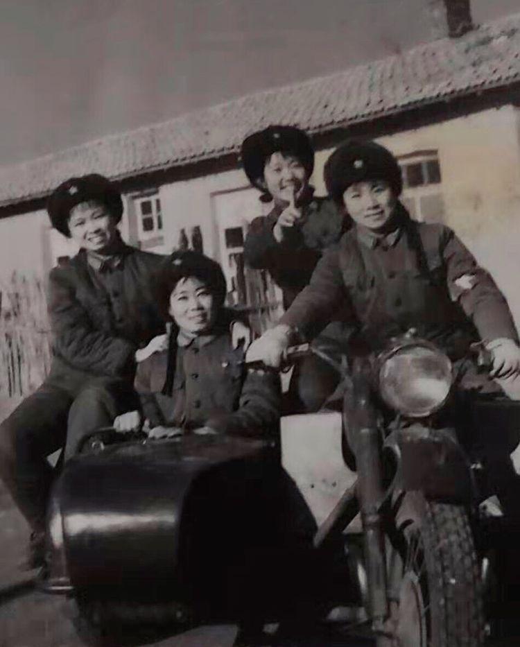 女兵风采新版，与自然美景的邂逅之旅