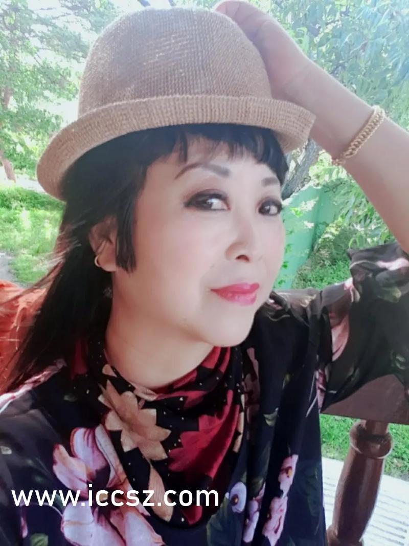 李丽莎最新时尚魅力瞬间照片捕捉报道