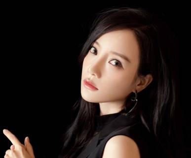 带美瞳的演员，彩色世界中的友情纽带与演绎之旅