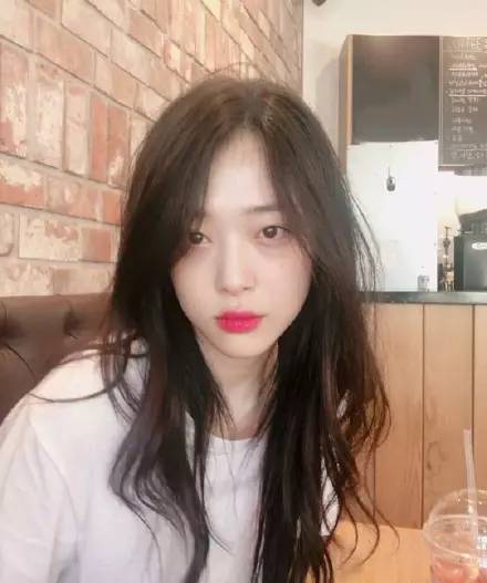 崔雪莉Instagram最新美照，公众视角下的审美热议